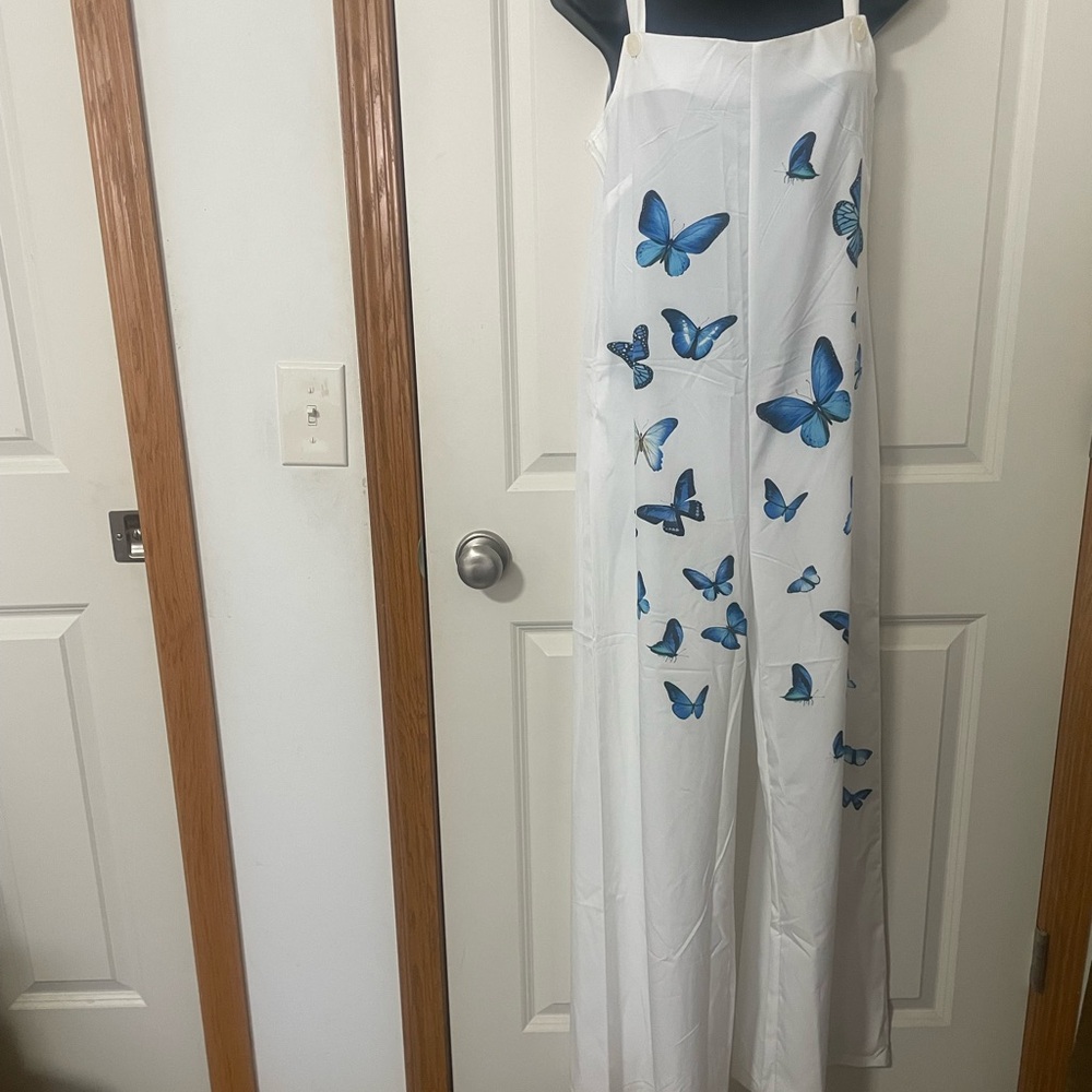 Cute butterfly effect 🦋 jumpsuit!